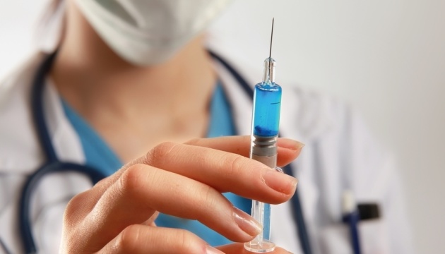 Відсьогодні невакцинованих працівників будуть відсторонювати від роботи