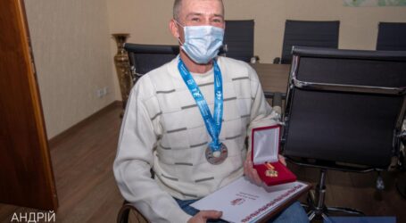 Міський голова привітав спортсмена-візочника Сергія Амелька з черговою перемогою