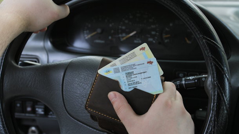 В МВС розповіли, коли видаватимуть нові права для керування авто на «автоматі»