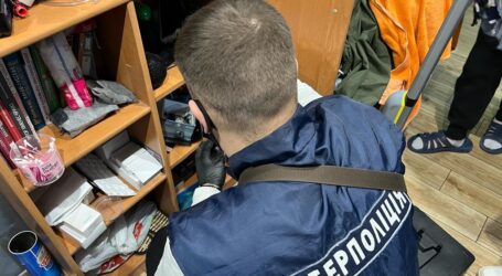 Кіберполіцейські Дніпропетровщини викрили шахраїв, які ошукували людей на продажі неіснуючих товарів