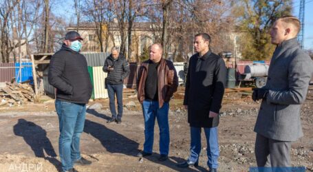 На головній площі Кам’янського в грудні встановлять льодову ковзанку