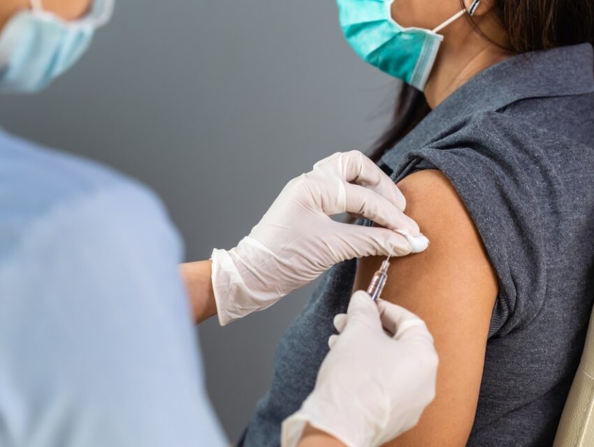 МОЗ озвучило дані про летальність від вакцинації в Україні