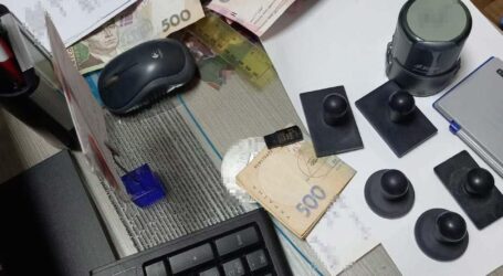 Поліцейські у Дніпрі затримали лікаря за махінації з ковід-сертифікатами