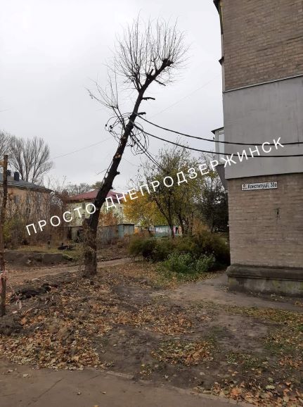 ДТЕК в Кам’янському міняє аварійні електроопори за заявками в соцмережі - ФОТО