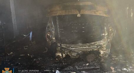 У Кам’янському згорів автомобіль в гаражі