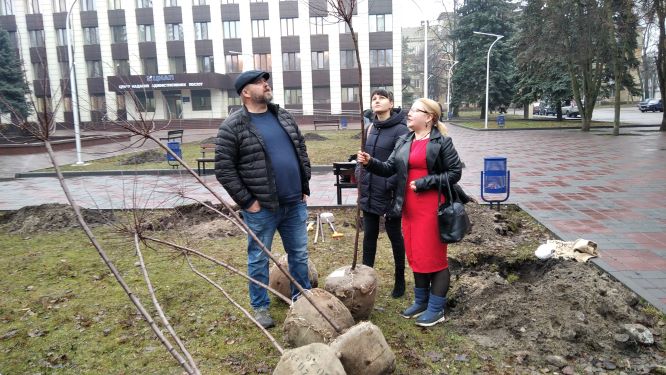 Озеленення за проектом «бюджету участі» в Південному районі Кам’янського - ФОТО