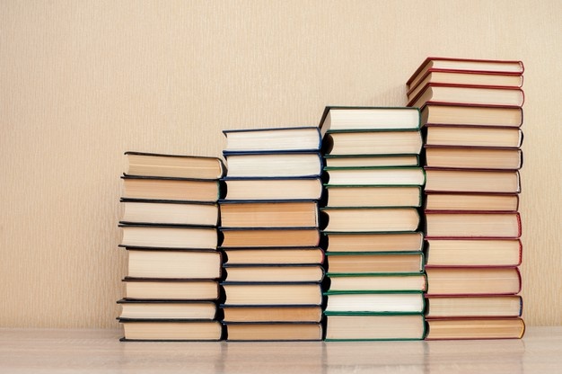 Половину «ковідних» грошей українці витратили на книги