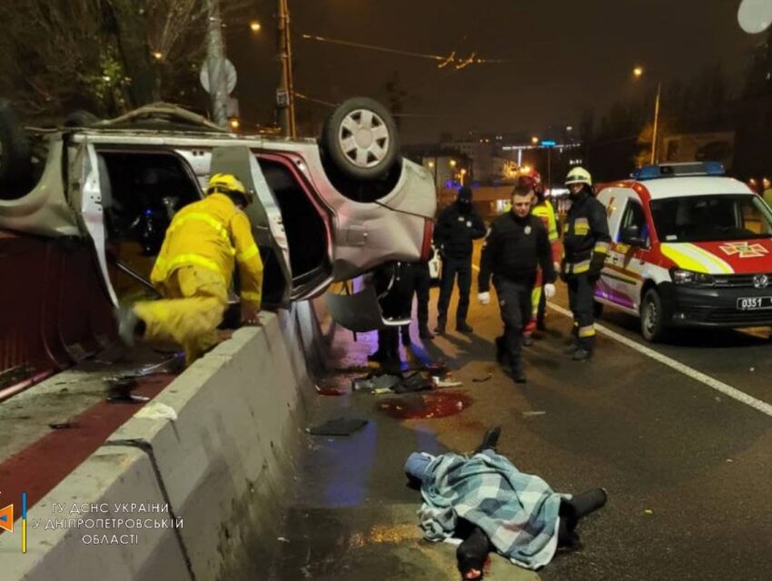 Внаслідок ДТП у Дніпрі загинула жінка та двоє людей постраждали