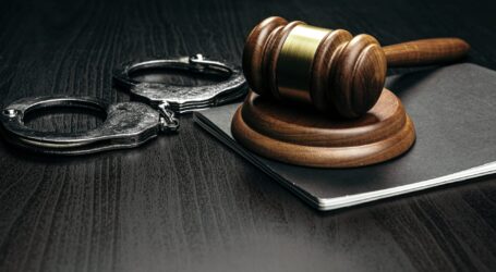 Колишній голова Дніпропетровської облради підозрюється у зловживанні владою та погрозі вбивством