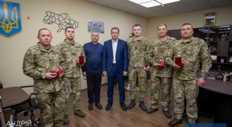Міський голова Кам’янського вручив нагороди військовослужбовцям