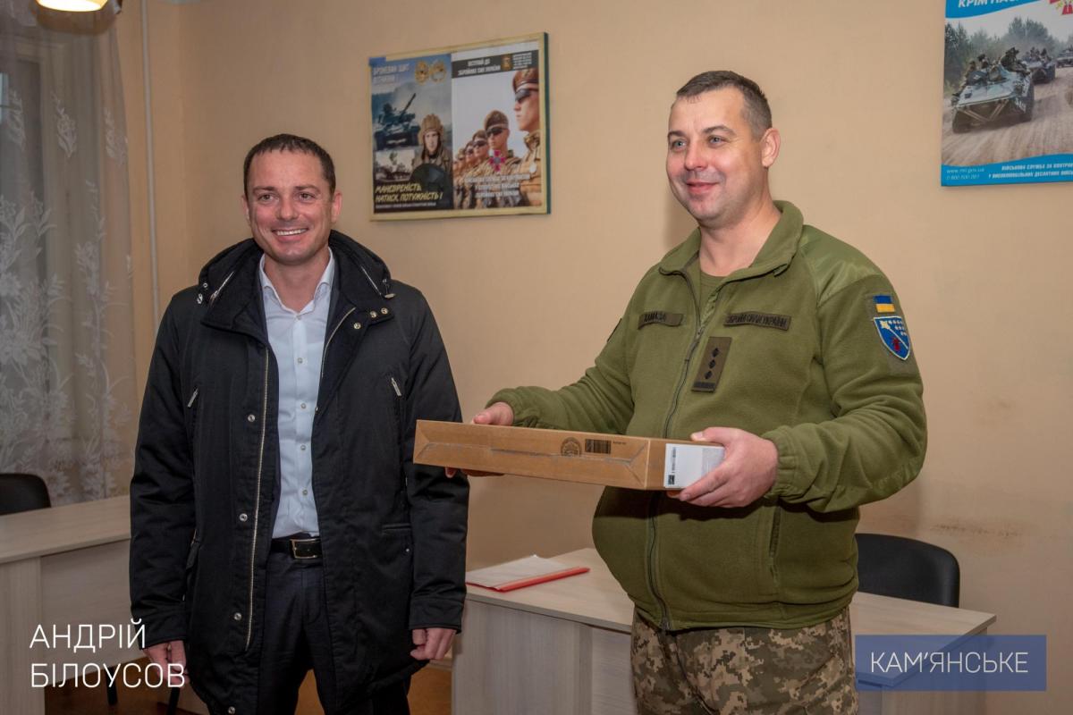 У Кам'янській школі №25 відкрили меморіальну дошку учаснику АТО/ООС - ФОТО