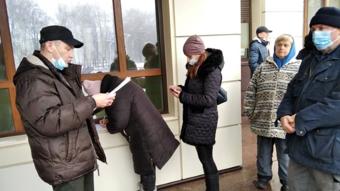 Підприємці прийшли до Кам’янської райдержадміністрації погукати до «президентської вертикалі» - ФОТО