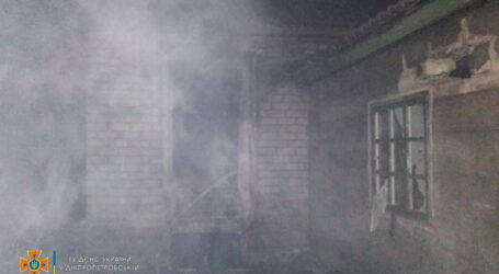 У Кам’янському на пожежі постраждали двоє чоловіків