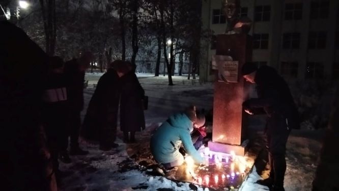 Флешмоб в підтримку капремонту школи №20 влаштували мешканці Кам’янського