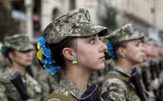 Жінки певних професій в Україні відтепер зобов’язані стати на військовий облік