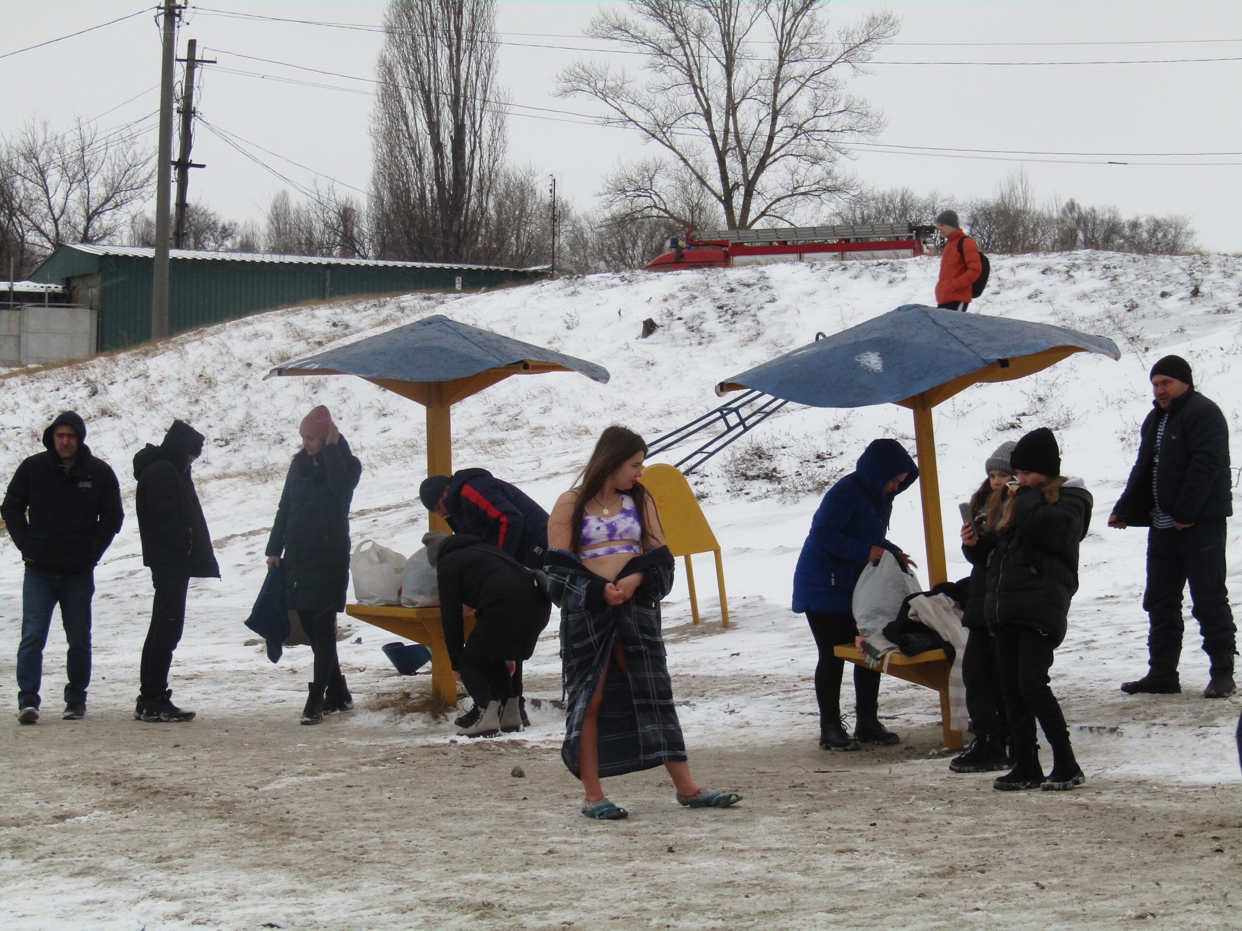 Водохреща в Кам’янському: гуртом, без масок та сертифікатів - ФОТО