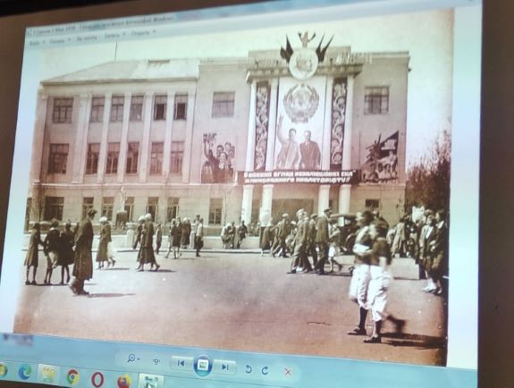 Скарби "блошиного ринку" очима краєзнавців Кам'янського - ФОТО