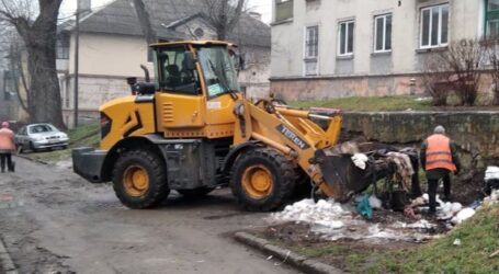 Хто наводить порядок в місцях збирання побутового сміття в Кам’янському