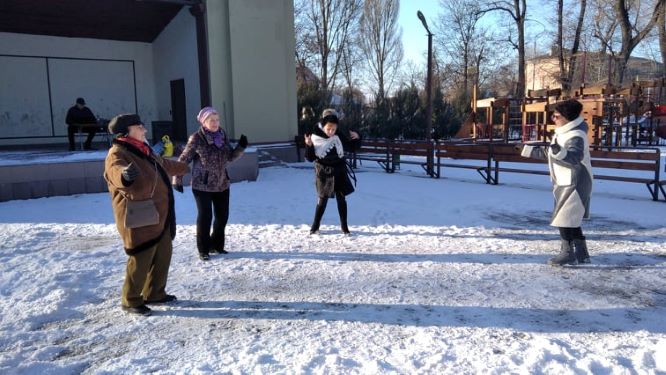Танці для пенсіонерів в центральному парку Кам’янського