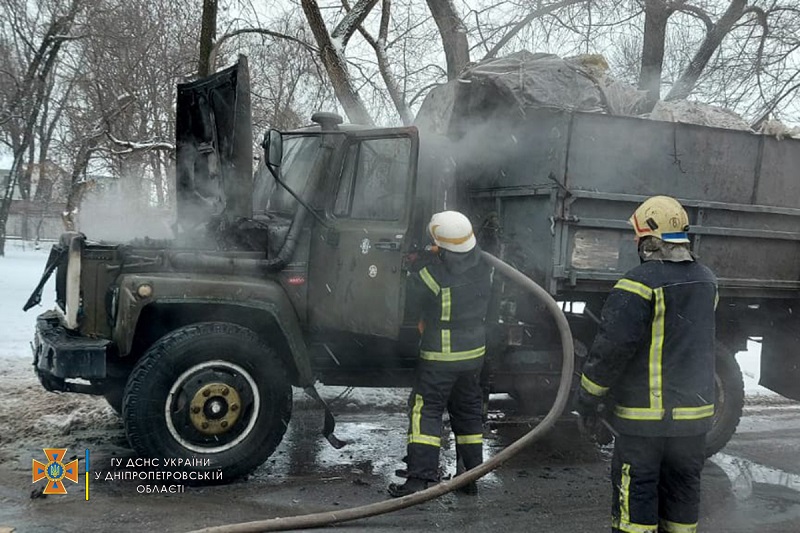 У Кам'янському горіла вантажівка - ФОТО