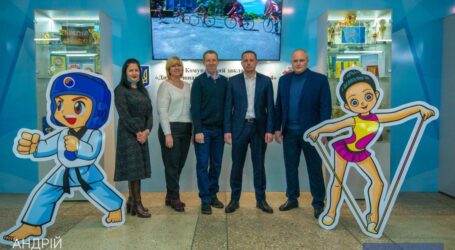 У Кам’янській ДЮСШ №4 відкрили спортивну експозицію