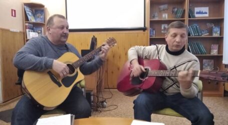 Вечір авторської пісні зібрав бардів в бібліотеці Кам’янського