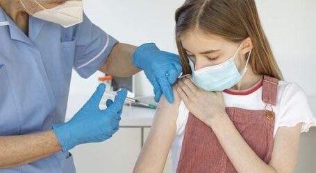 Неповнолітні українці зможуть отримати тисячу за вакцинацію