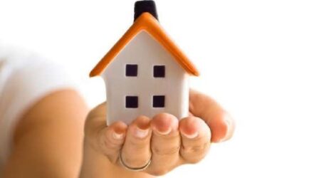Сироти на Дніпропетровщині отримали кошти на придбання власного житла
