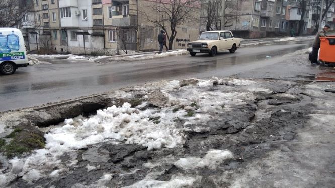 Як небесні води руйнують підземні комунікації в Кам’янському
