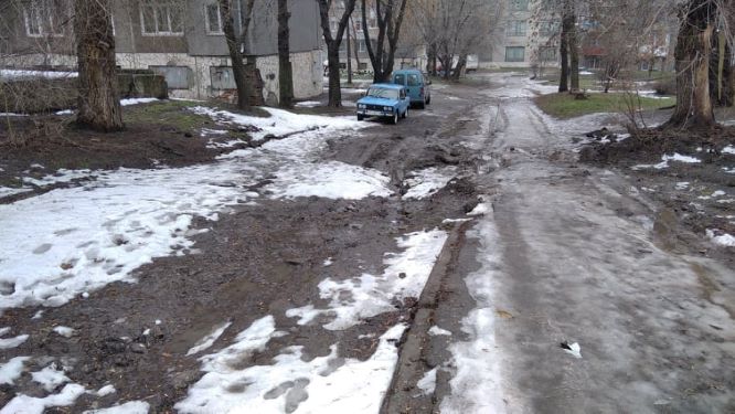 Як небесні води руйнують підземні комунікації в Кам'янському - ФОТО