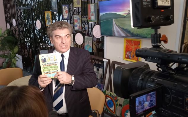 Про «Англійський буквар», мінливий світ та онлайн-навчання говорили в бібліотеці Кам’янського