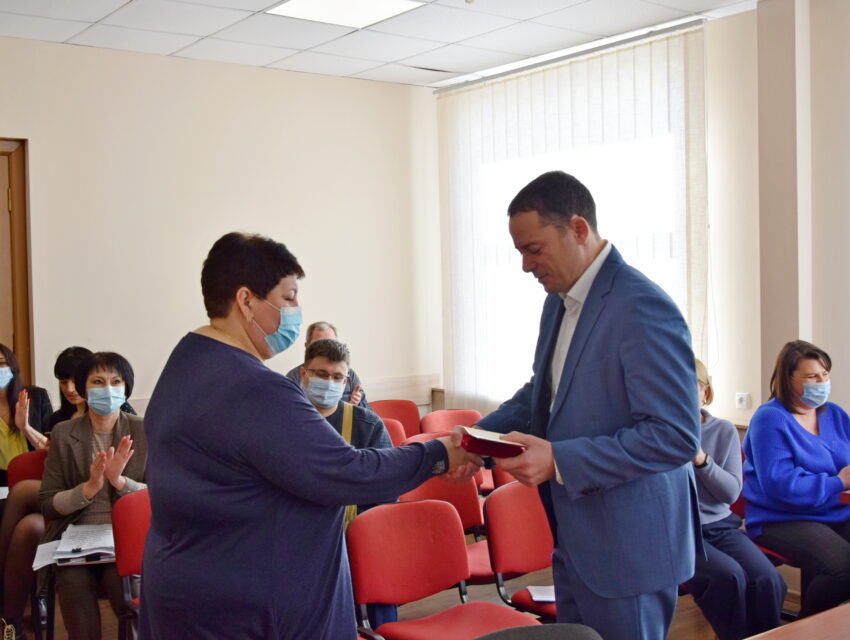 Міський голова Кам’янського вручив нагороди матерям-героіням