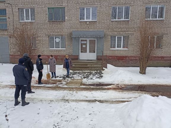 Джерело кривавої ріки шукають влада та комунальники в Кам’янському