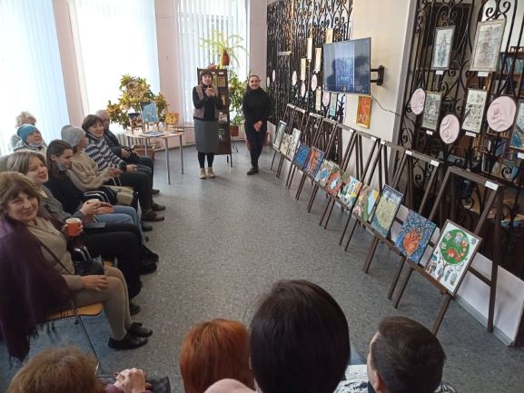 Як прикрасити життя, говорили учасники презентації художньої виставки в Кам’янському - ФОТО