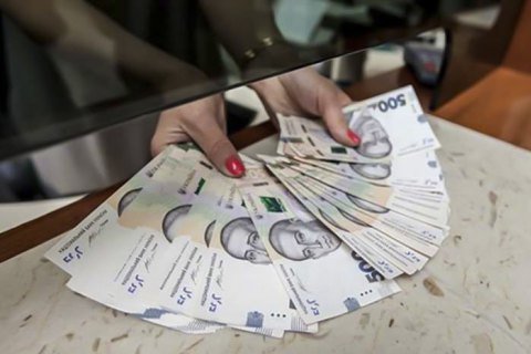 НБУ обмежив зняття готівки і зафіксував курс гривні