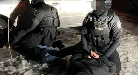У Києві затримано трьох працівників поліції Дніпропетровщини за викрадення людини та вимагання хабара