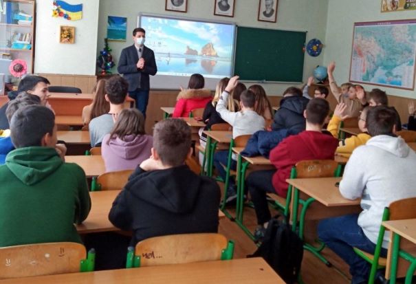 Про права та безпеку у віртуальному світі нагадали правники школярам Кам’янського