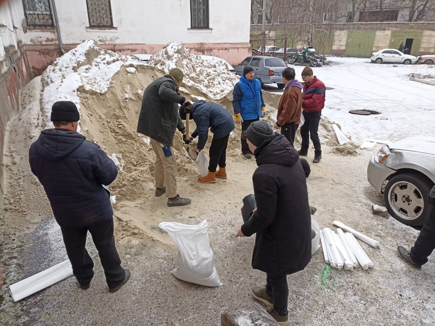 Поліція, тероборона й населення Кам’янського демонструють згуртованість та взаємодопомогу - ФОТО