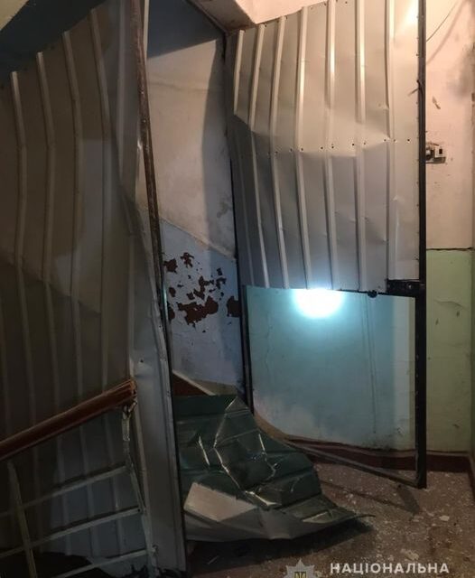 На Дніпропетровщині чоловіки підірвали під’їзд багатоповерхівки