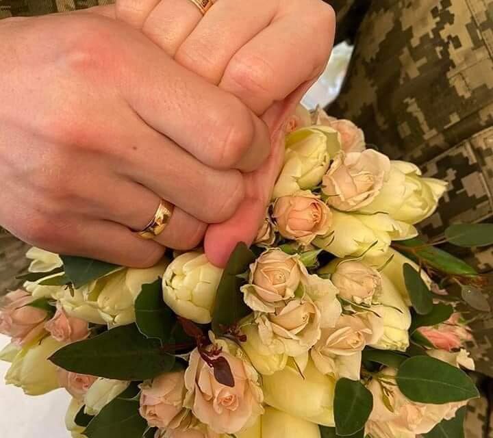 Попри війну, в Україні народжуються діти та одружуються закохані пари