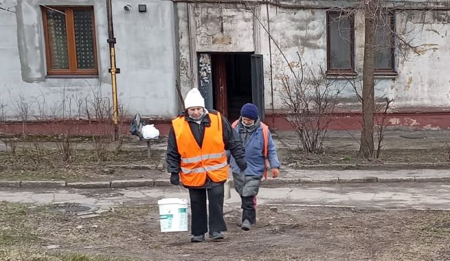 Мешканці Кам’янського барикадуються, готуються до оборони та евакуюються - ФОТО