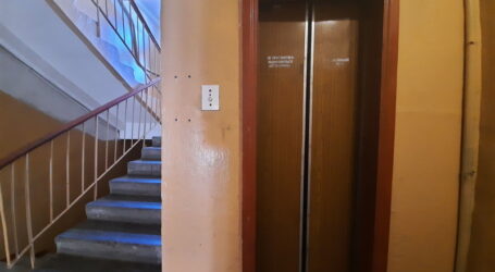 Не користуйтеся ліфтами при оголошенні тривоги та в період з 18:00 до 07:00 години!