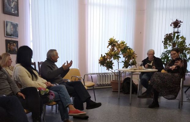 Як митці Кам’янського допомагають боронити Україну