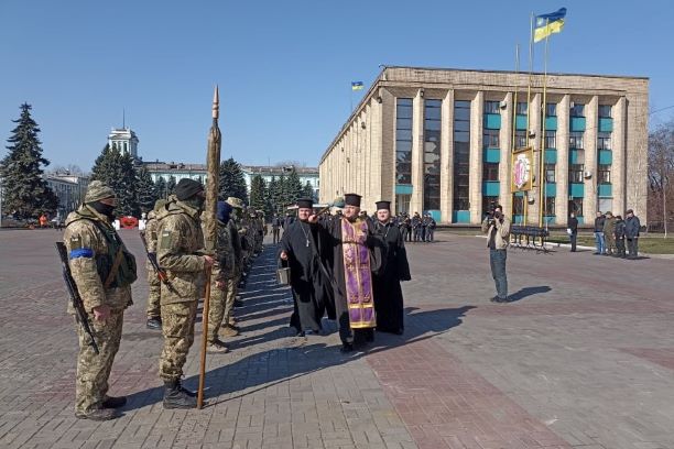 Урочиста зустріч керівництва та духовенства з силовиками відбулась в центрі Кам’янського - ФОТО