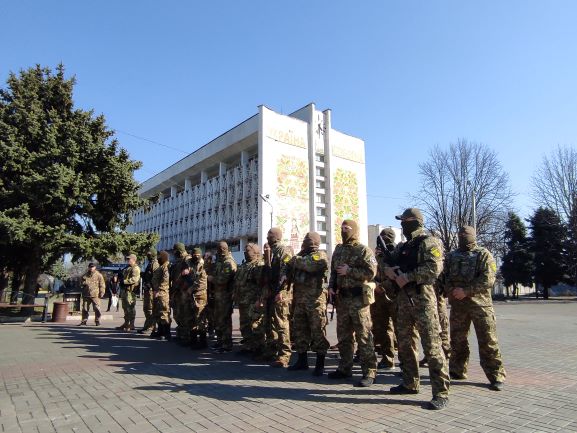 Урочиста зустріч керівництва та духовенства з силовиками відбулась в центрі Кам’янського - ФОТО