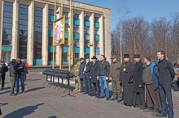 Урочиста зустріч керівництва та духовенства з силовиками відбулась в центрі Кам’янського - ФОТО