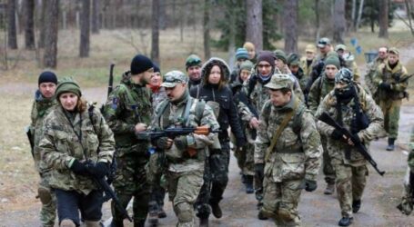 Парламент України дозволив роздавати зброю українцям і стріляти з неї по ворогам