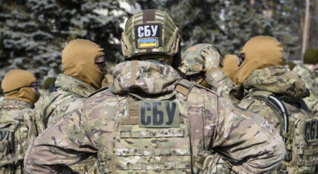 В Кам’янському СБУ викрило шахраїв, які виманювали гроші у волонтерів