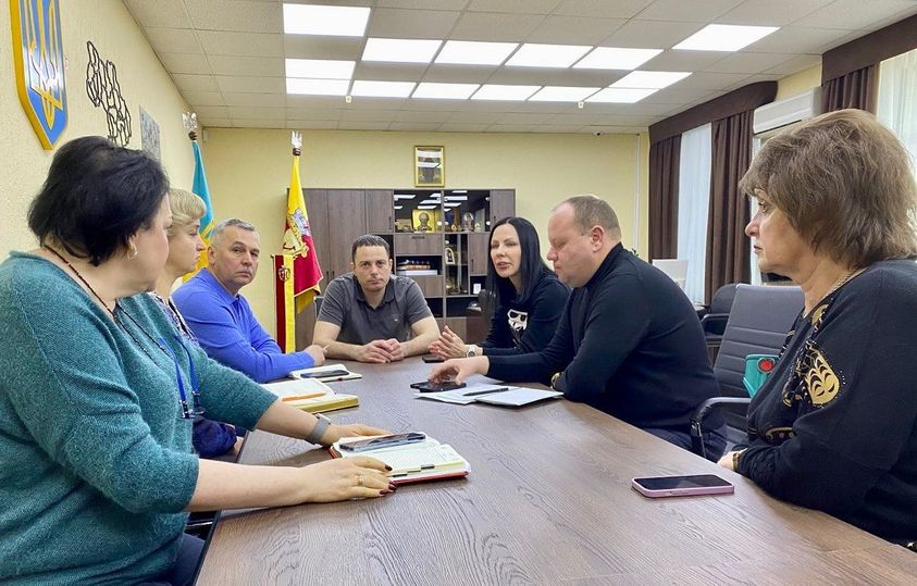 У Кам’янському обговорили питання оптимізації роботи Центру турботи для переселенців