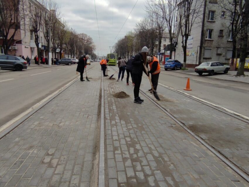 У Кам’янському продовжують наводити лад після зими